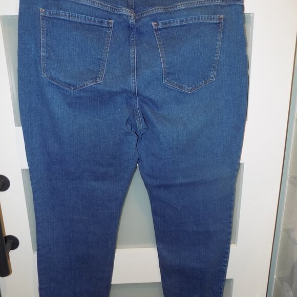 Old Navy Boyfriend Mid-Rise Medium Wash Denim Jeans Size 16 Women's - Picture 3 of 3